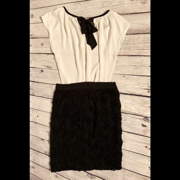 Woman’s Black Skirt, Size 8, layered rosettes - Picture 6 of 6